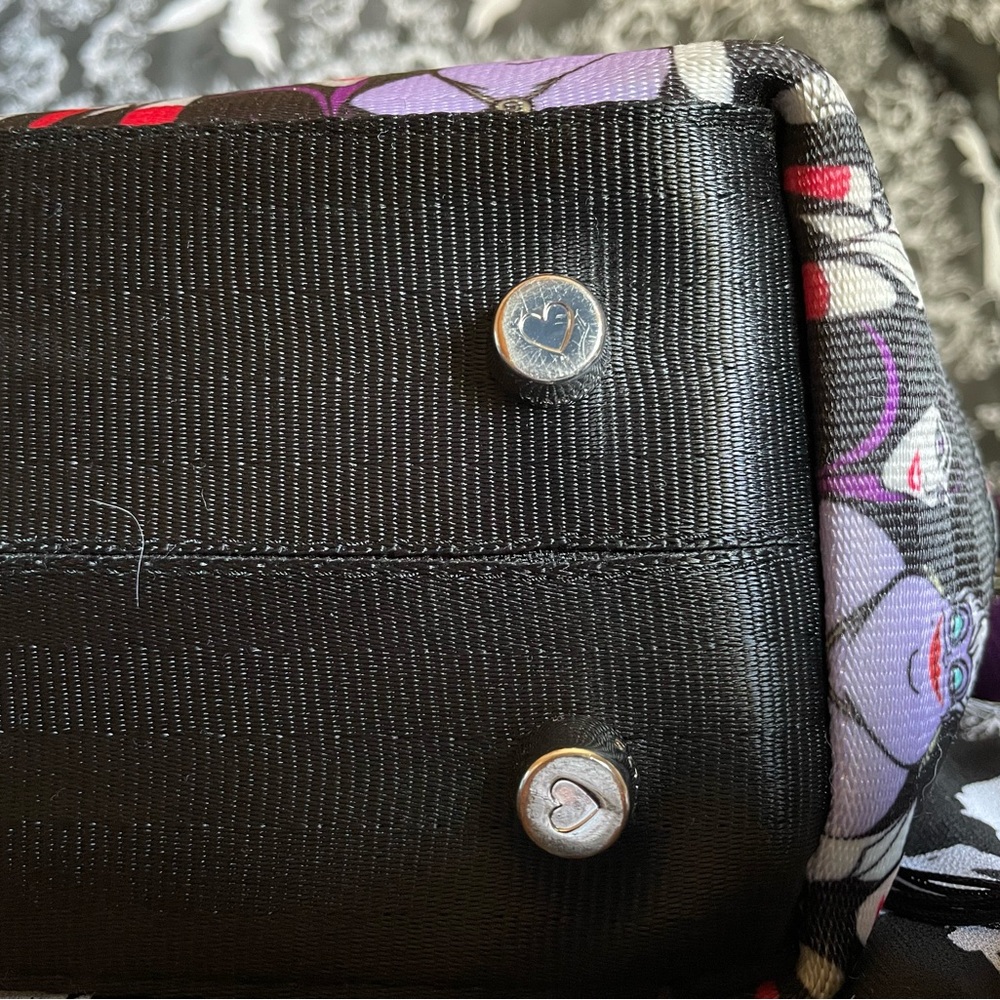 Harveys Disney Villains Mini Streamline Bag - Picture 5 of 8